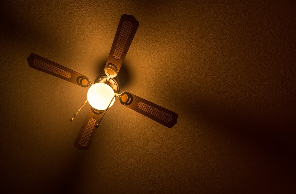 Remove Ceiling Fan Light Cover Without Screws: 3 Easy Steps